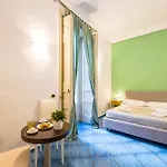 招待所 Waterfront Riviera 3*