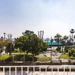 招待所 Waterfront Riviera