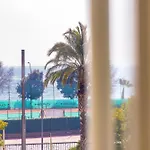 Waterfront Riviera 招待所