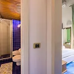 Waterfront Riviera 招待所 3*