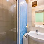 招待所 Waterfront Riviera 3*