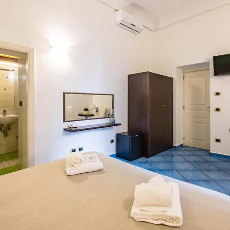 Waterfront Riviera 3* Napoli